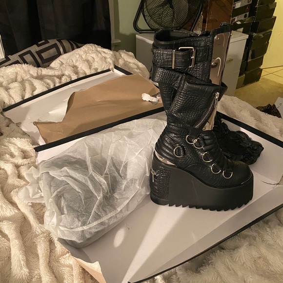 Dolls Kill Boots (SOLD OUT) - Picture 10 of 11